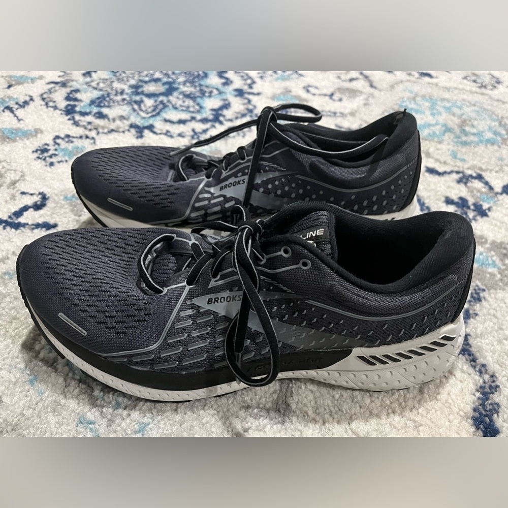 Men’s brooks adrenaline black and gray running sneakers size 8.5